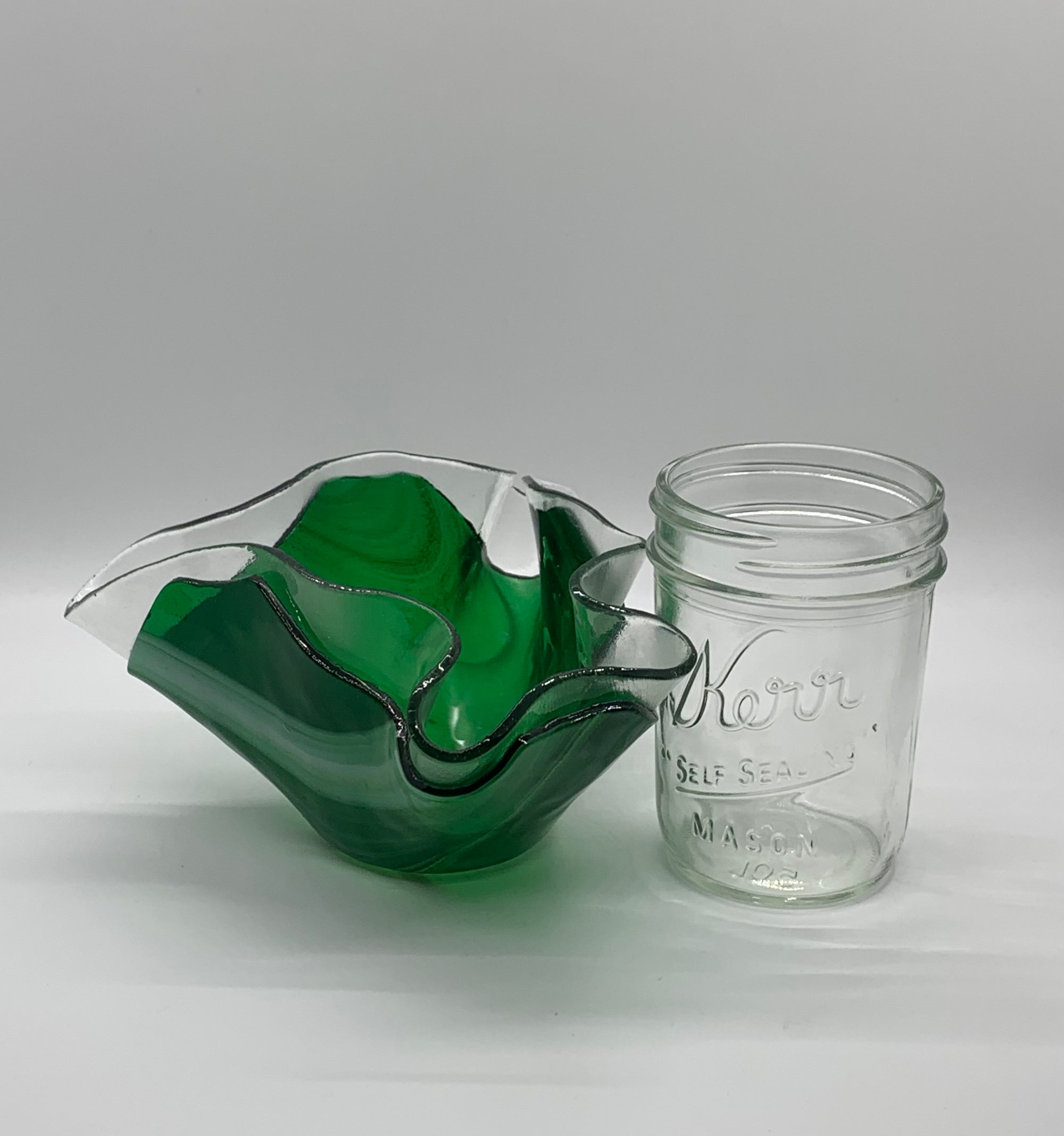 Medium Green and Clear Flower Shapes Pot CC