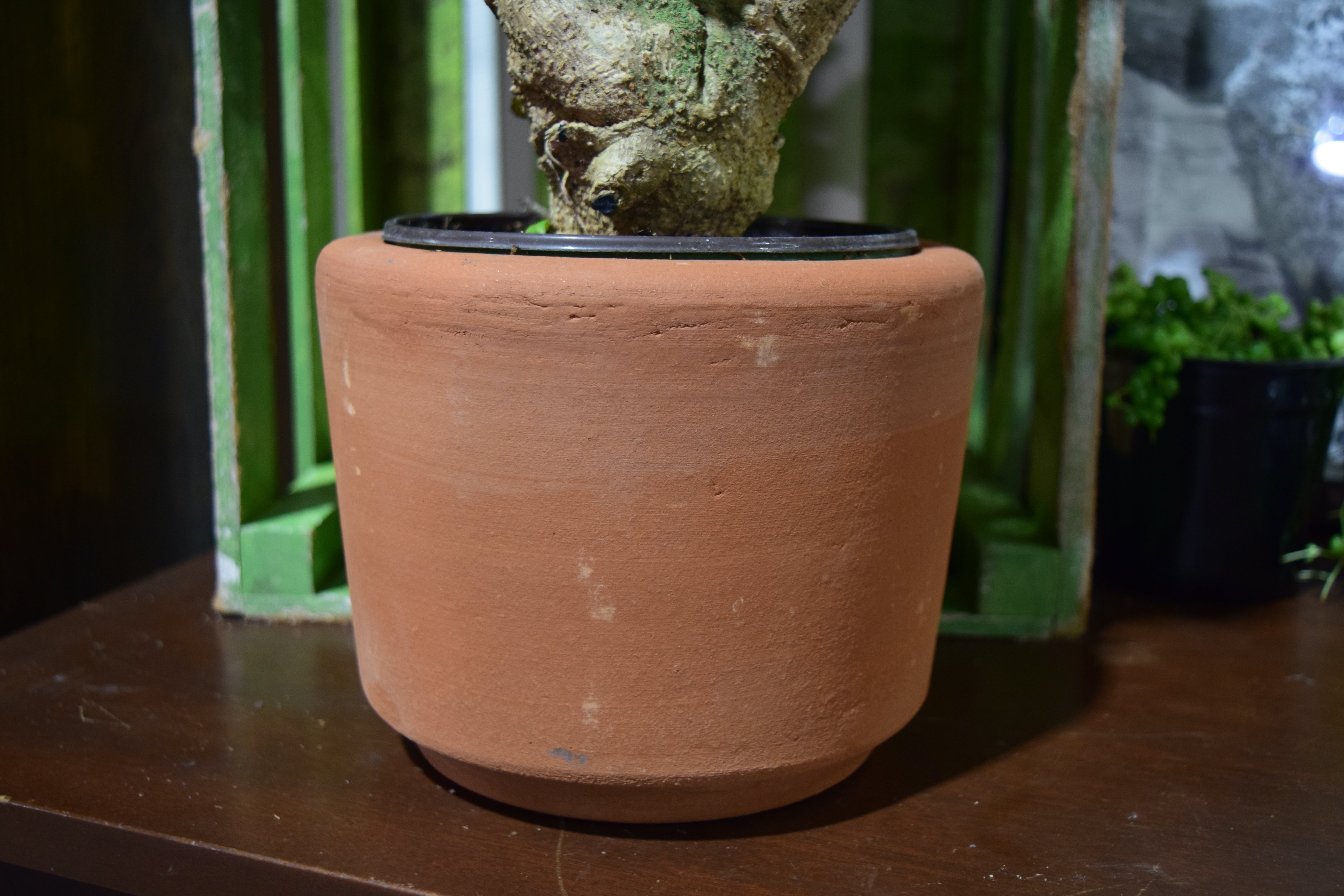 A close up view of the cylinder terracotta pot.